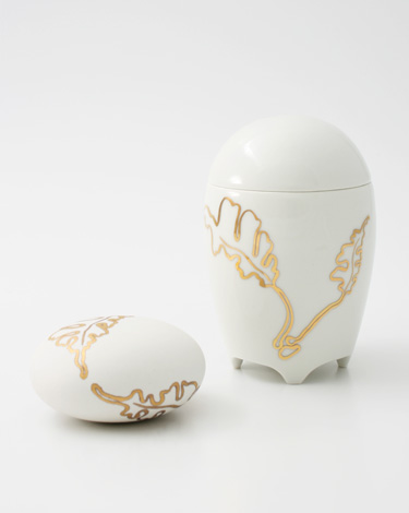 Cloche mit floraler Goldzier - Porzellan | © Mira Möbius - Porzellan und Produktdesign