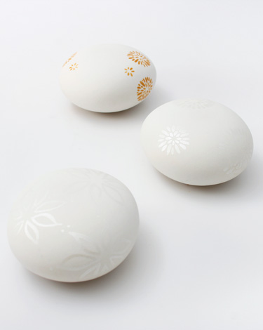 3 Cloches mit Dekor  - Porzellan | © Mira Möbius - Porzellan und Produktdesign