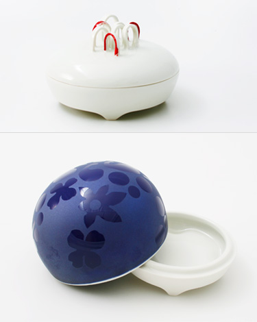 2 Cloche | Schale mit roter Griffzier // Cloche mit Kobalt Deckung - Porzellan | © Mira Möbius - Porzellan und Produktdesign